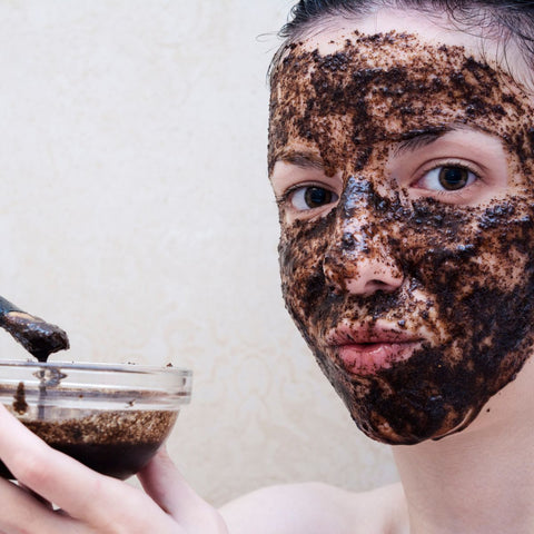 exfoliating face mask - using coffee grounds